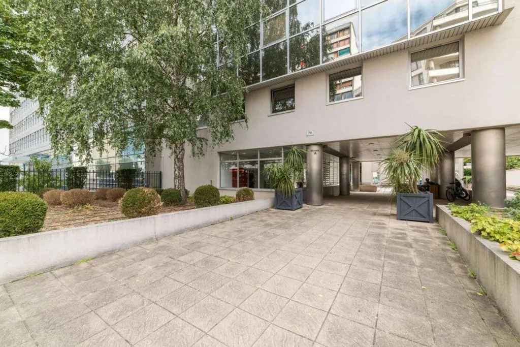 Garden - Office Space with Double Exposure in Boulogne-Billancourt