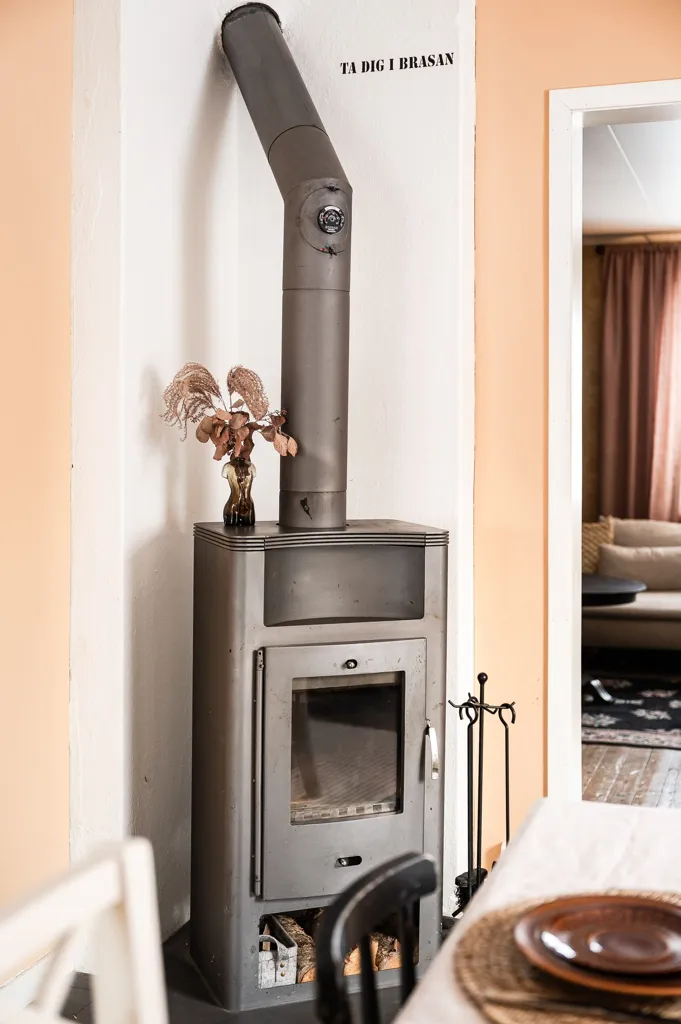 Living Room - Charming Older House with Garden in Ramvik