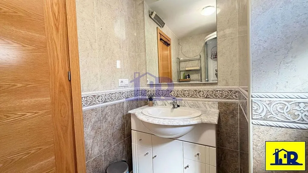 Bathrooms - Duplex with University Proximity in San Antón, Cuenca