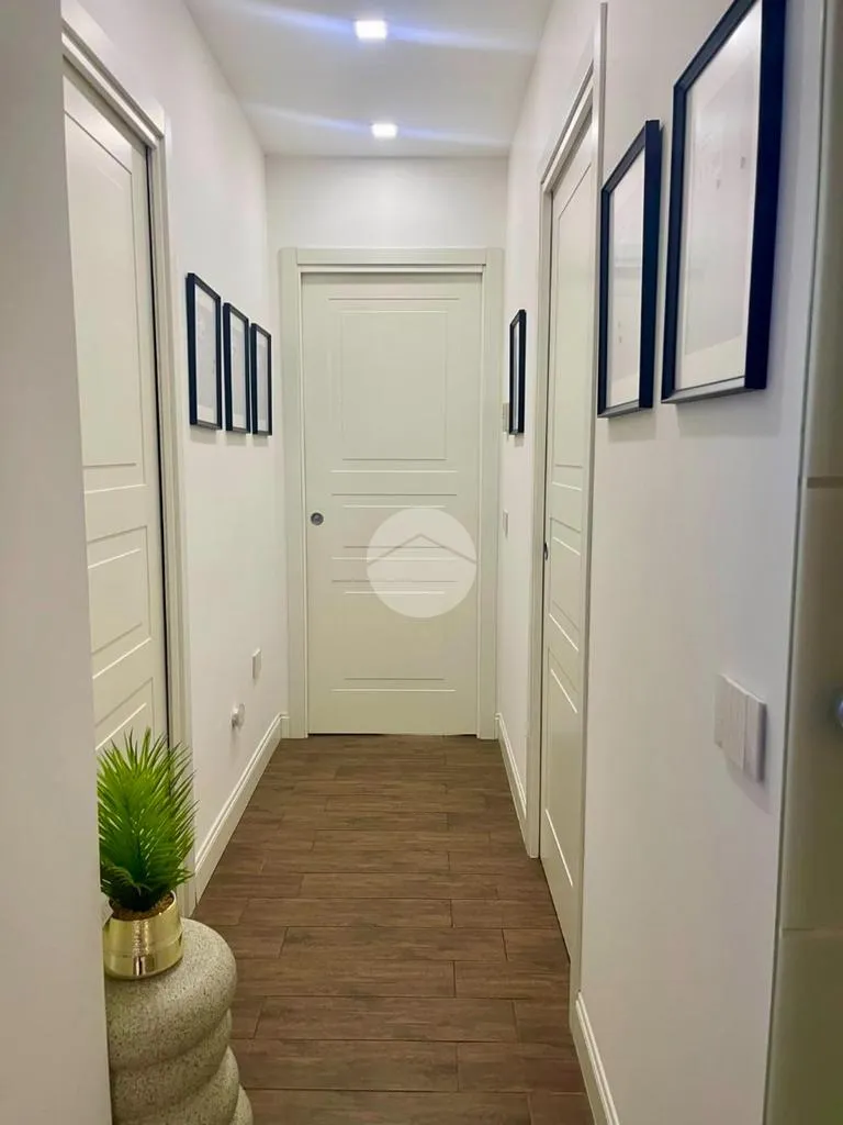 Recibidor - Modern 3-Bedroom Apartment in Cosenza