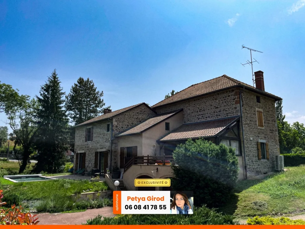 Extérieur - Maison en Pierre avec Piscine près de Cluny