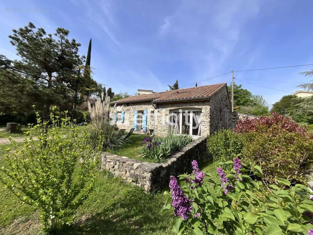 Välivaade - Stone House with Garden in Privas Suburb