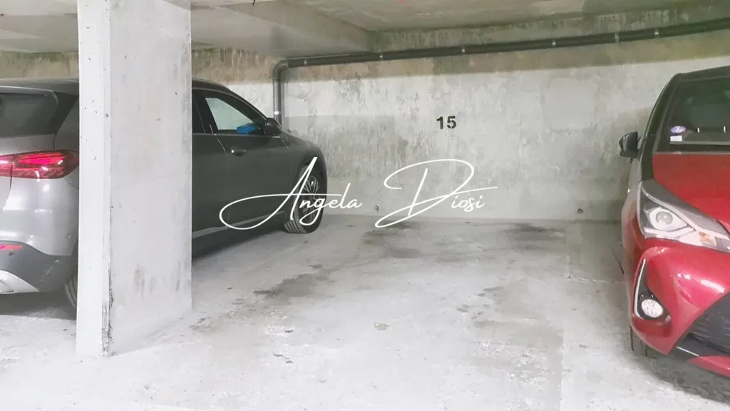Garage - Appartement avec Balcon et Parking à Antony