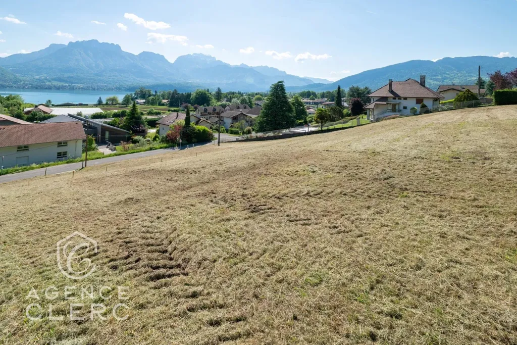 Aed - Buildable Plot with Lake View in Sevrier