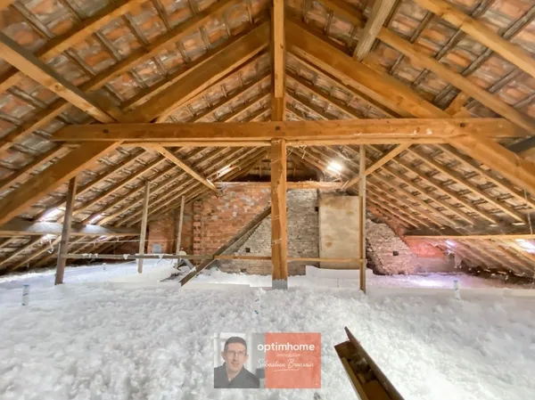 Pièces - Ensemble Immobilier avec Terrasse au Centre de Chaussin