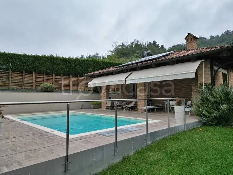 Piscine - New Villa with Pool in Corneliano d'Alba