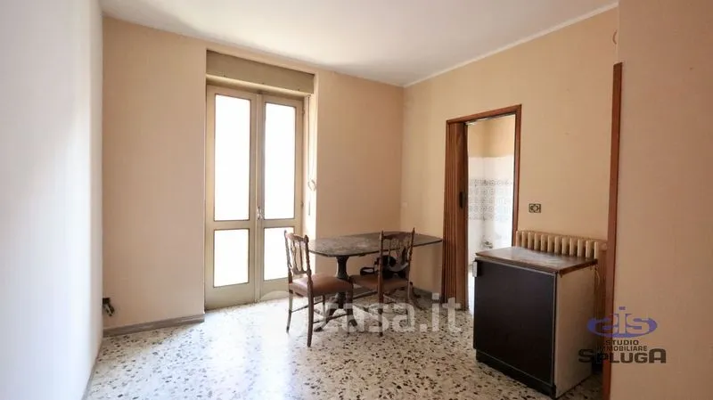 Salle à manger - Four-Bedroom Apartment in Talamona Centre