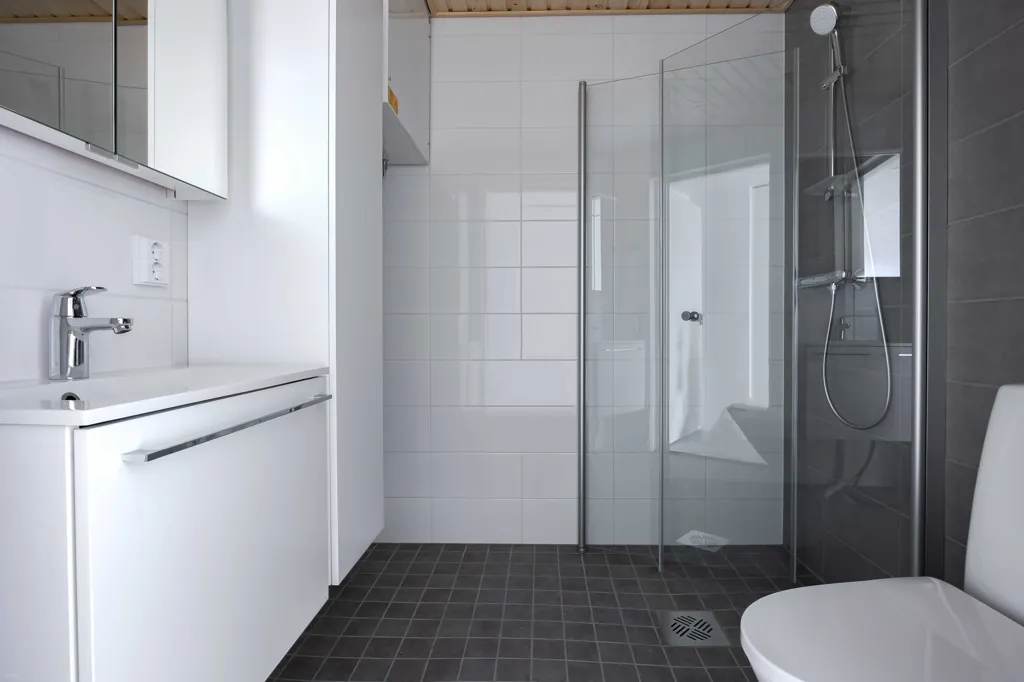 Vannitoad - 15th Floor Apartment with Balcony in Espoo