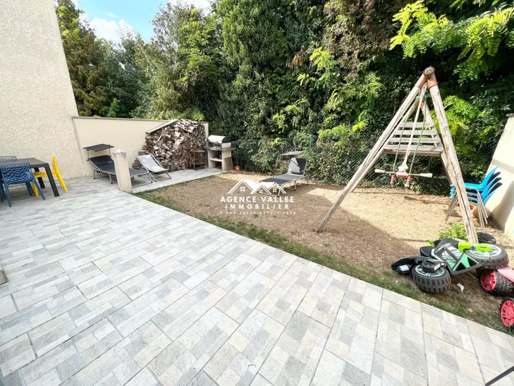 Aed - Terraced House with Garden in Valley District