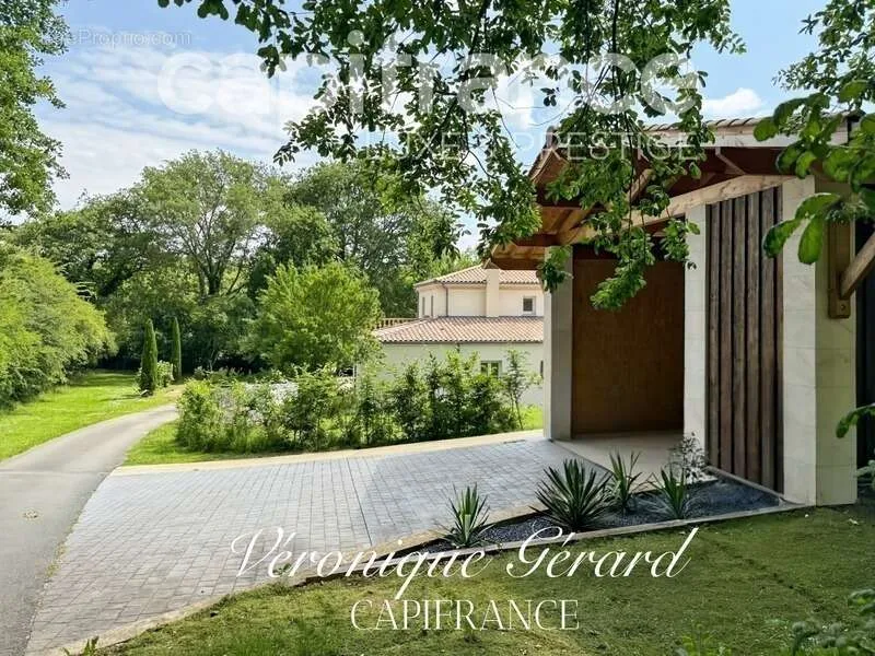 Välivaade - Equestrian Property with Longère in Salleboeuf
