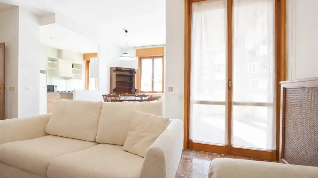 Séjour - Spacious Apartment with Balcony in Piacenza