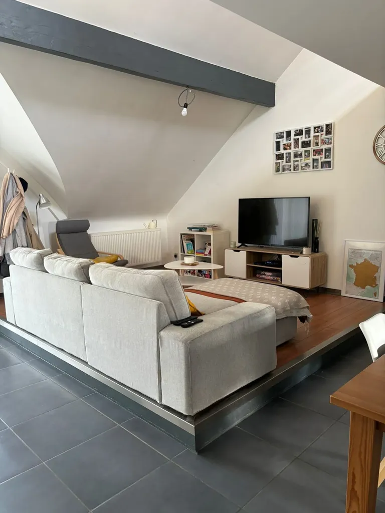 Séjour - Appartement Duplex avec Jardin Commun à Proximité de Mons