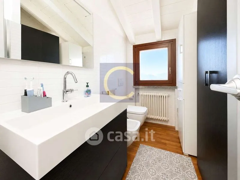 Salles de bain - Mansarded Apartment with Panoramic View in Appiano Gentile