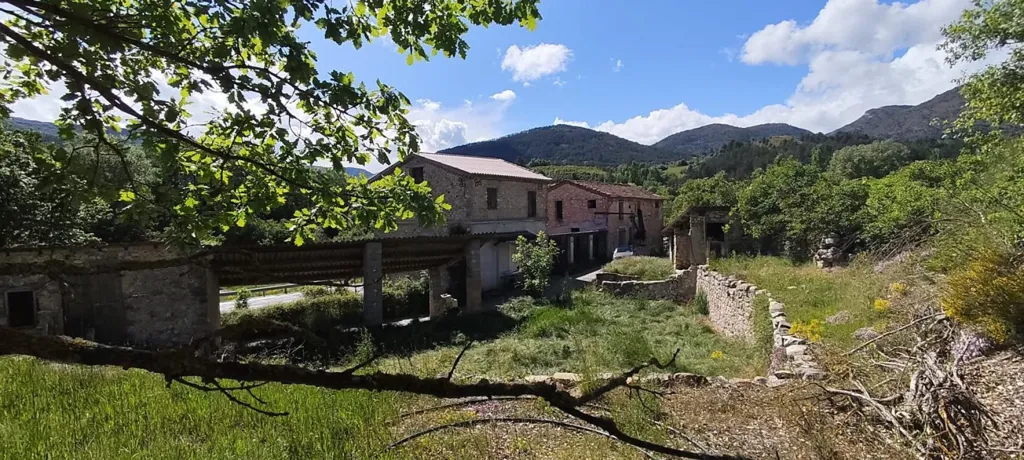 Jardin - Domaine avec Moulin et 17 Hectares à Barrème