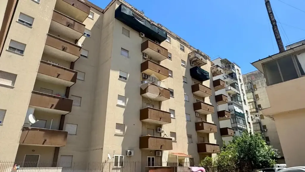 Exterior - Apartment with Balcony in Palermo Centre