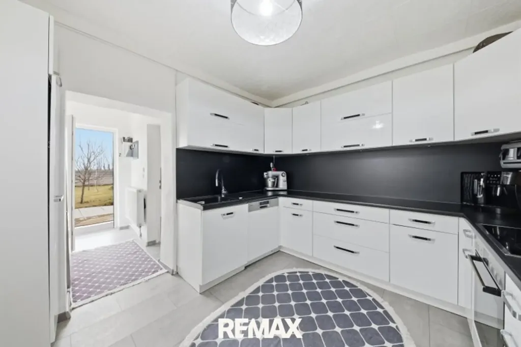 Cuisine - Multi-Unit House with Expansion Potential in Haschendorf