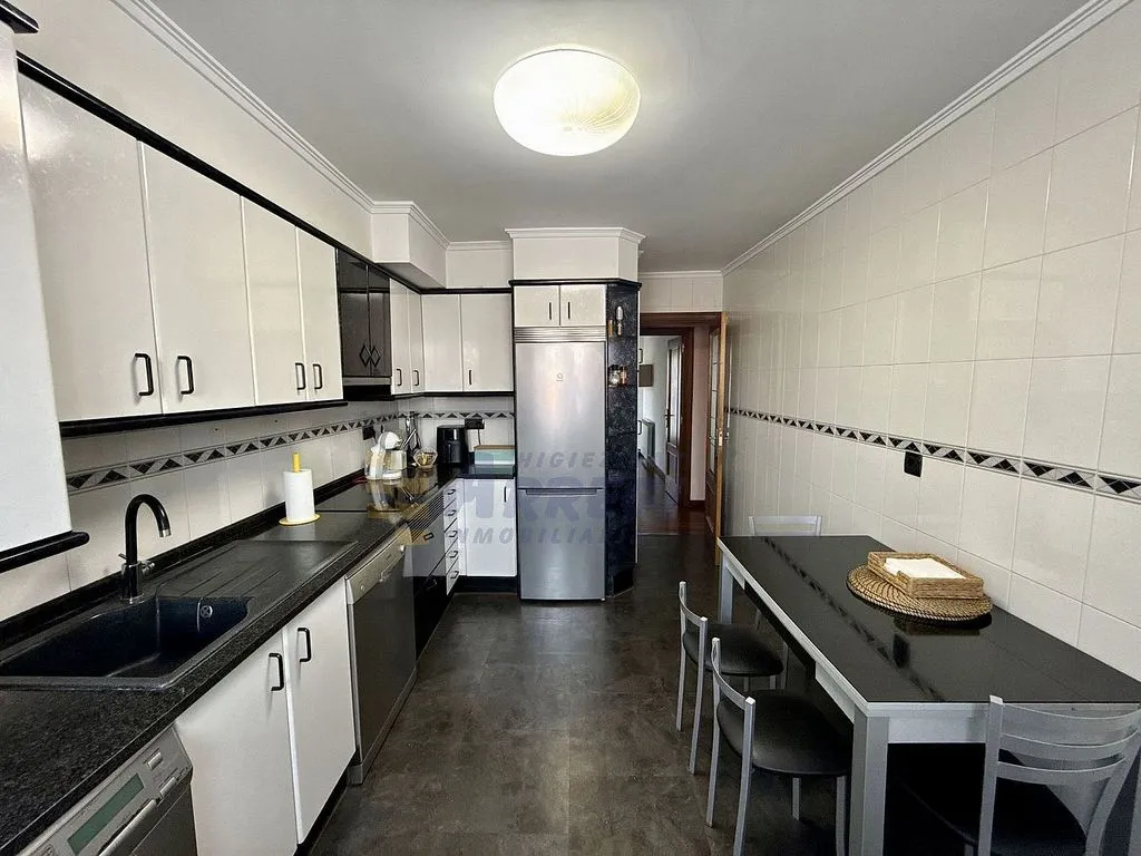 Cucina - Spacious Apartment with Balconies in Itziar