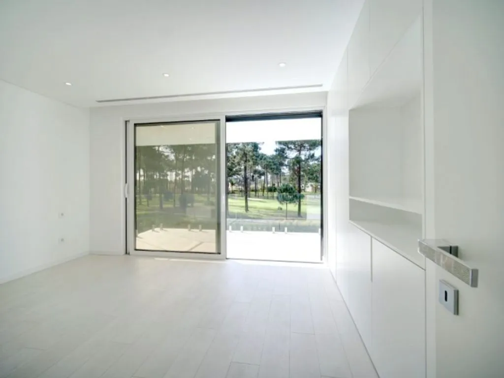 Toad - Contemporary Villa with Golf View in Almada
