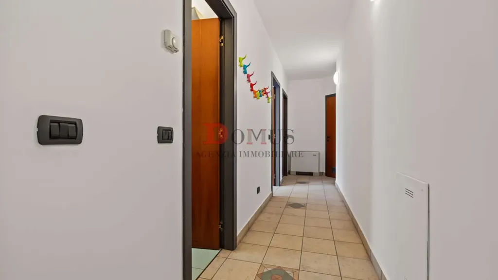 Entrée - Trilocale with Balcony in Mantova