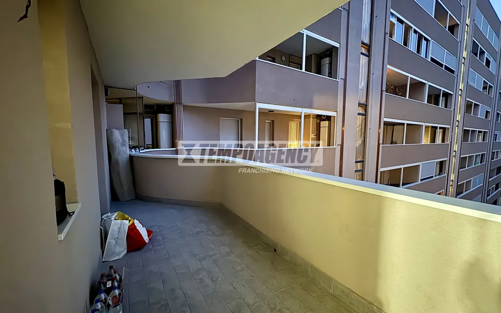 Balcon - Rearranged Apartment with Balcony in Pieve Emanuele