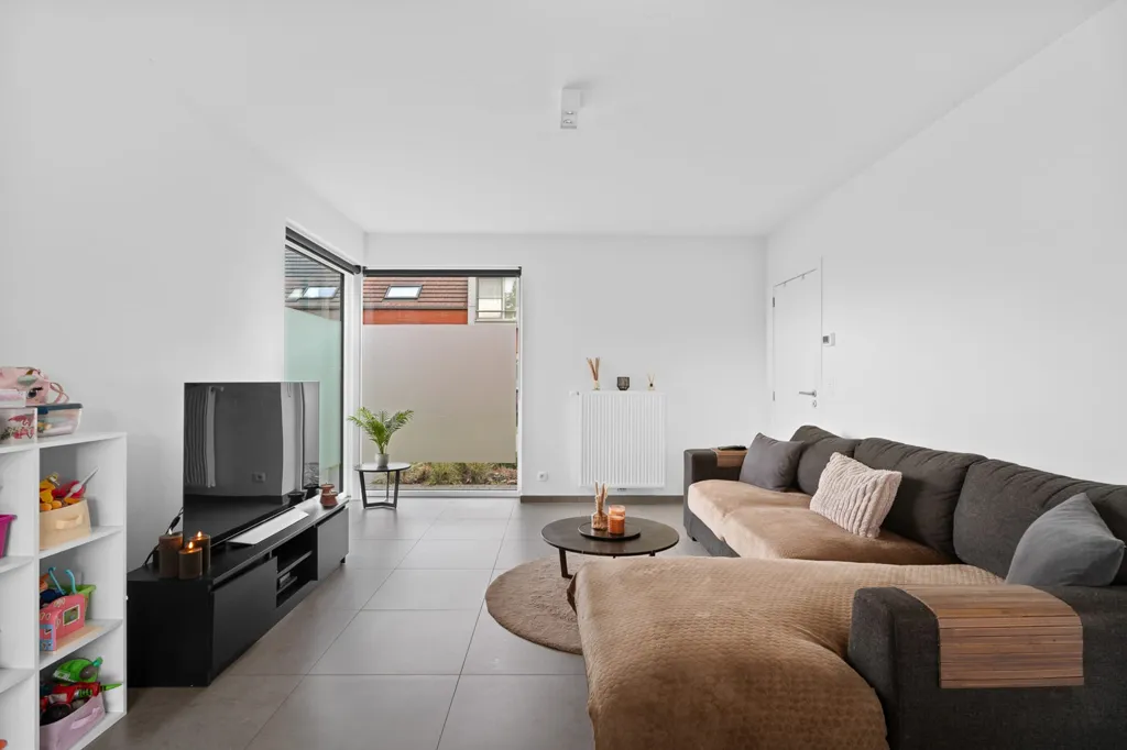 Elutuba - Modern House with Solar Panels in Eeklo