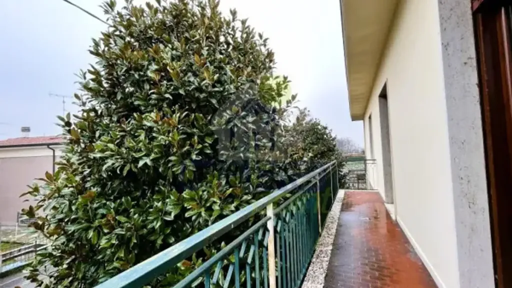 Rõdu - Villa with Ground Floor Apartment in Asola