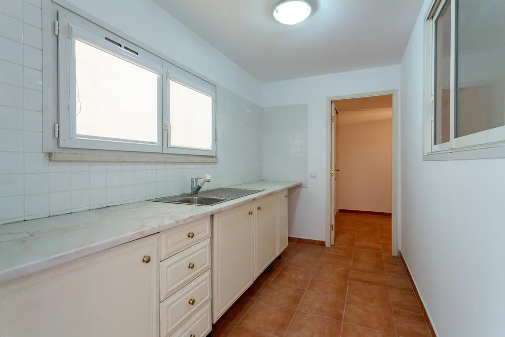 Kitchen - Luxury Villa with Pool in Rio de Mouro