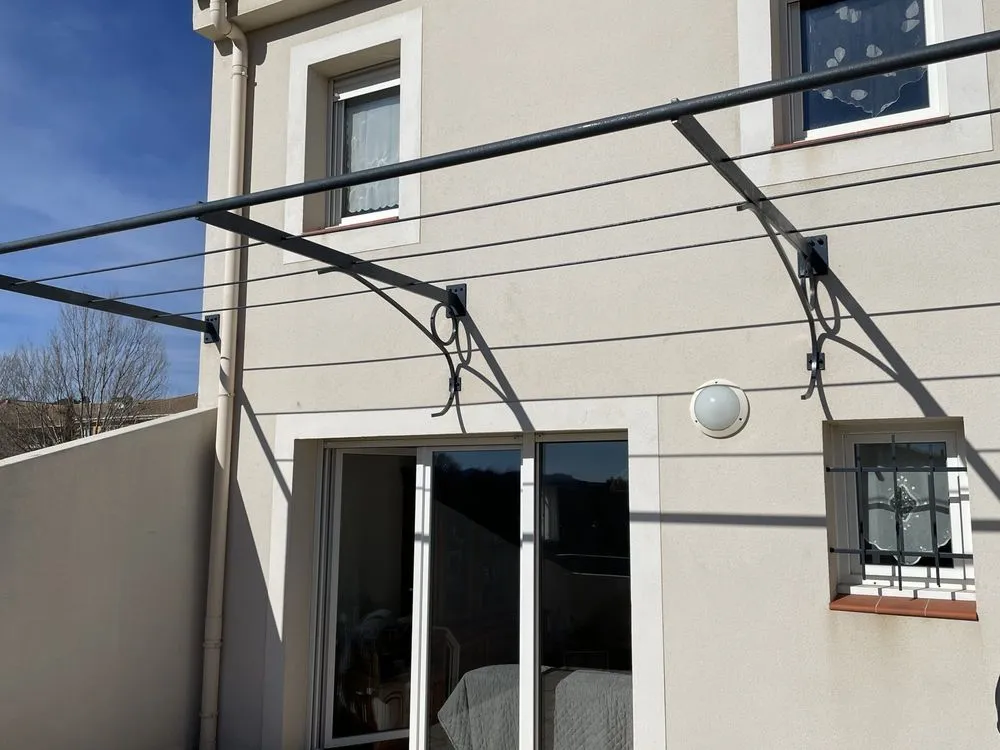Terrace - Modern 3-Bedroom Apartment with South-Facing Terrace