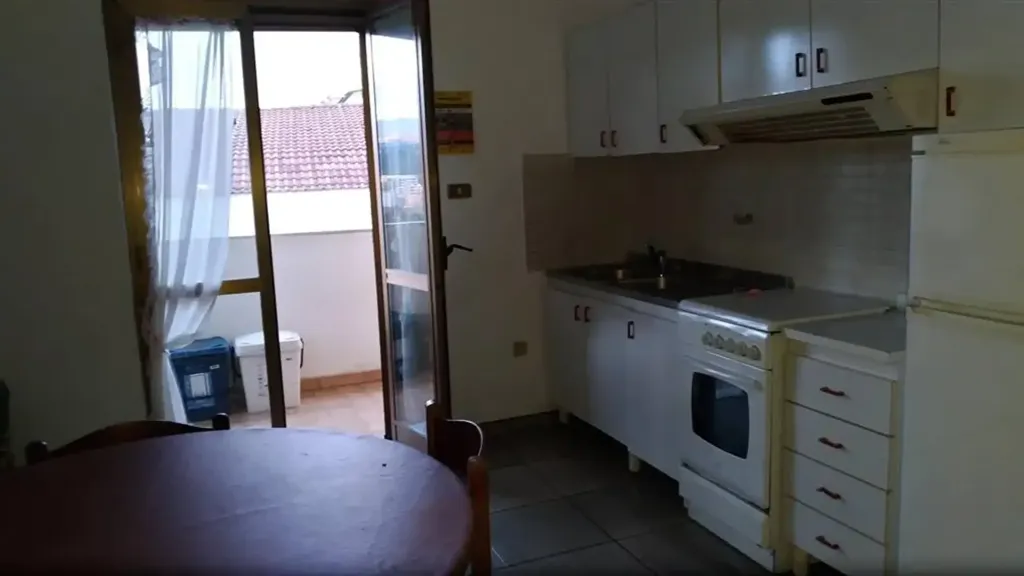 Köök - Six-Room Apartment in Rende