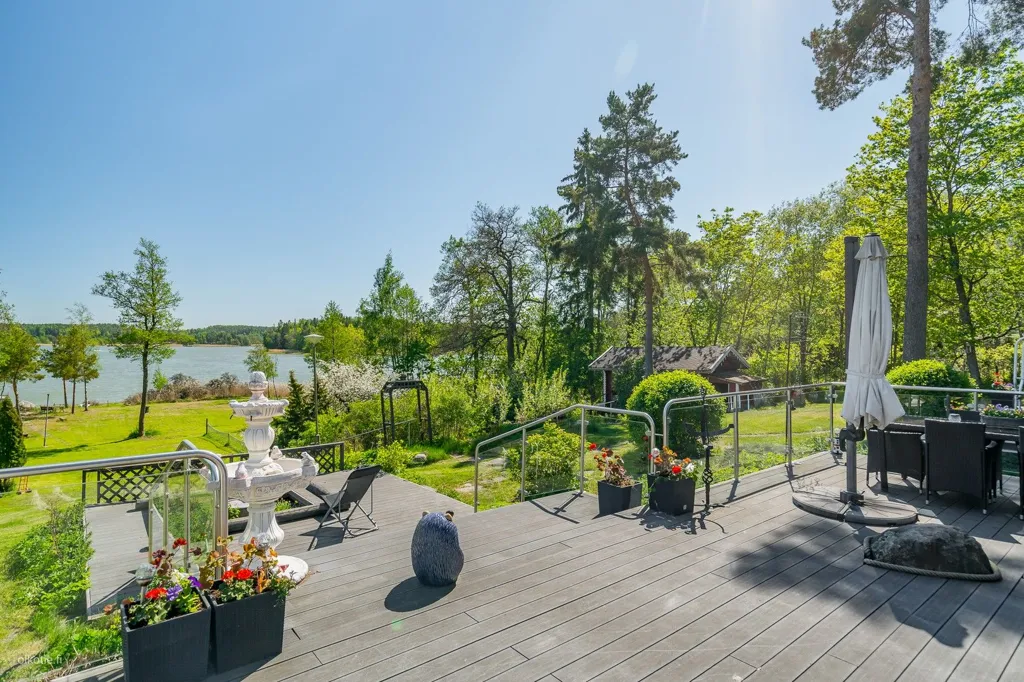 Terrasse - Beachfront House with Private Shore in Hirvensalo