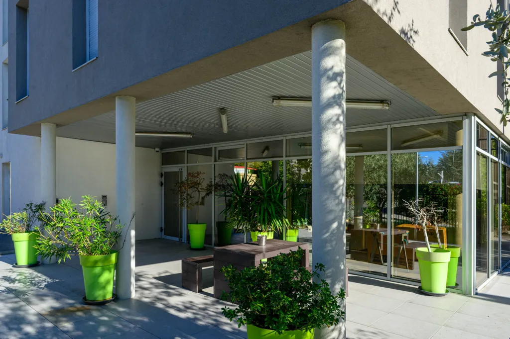 Terrasse - Studio Meublé avec Parking à Aix-en-Provence