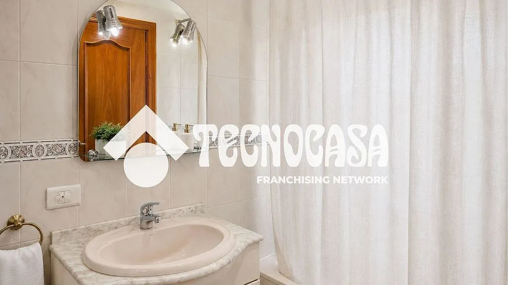 Salles de bain - Terraced Semi-Detached House in Taco
