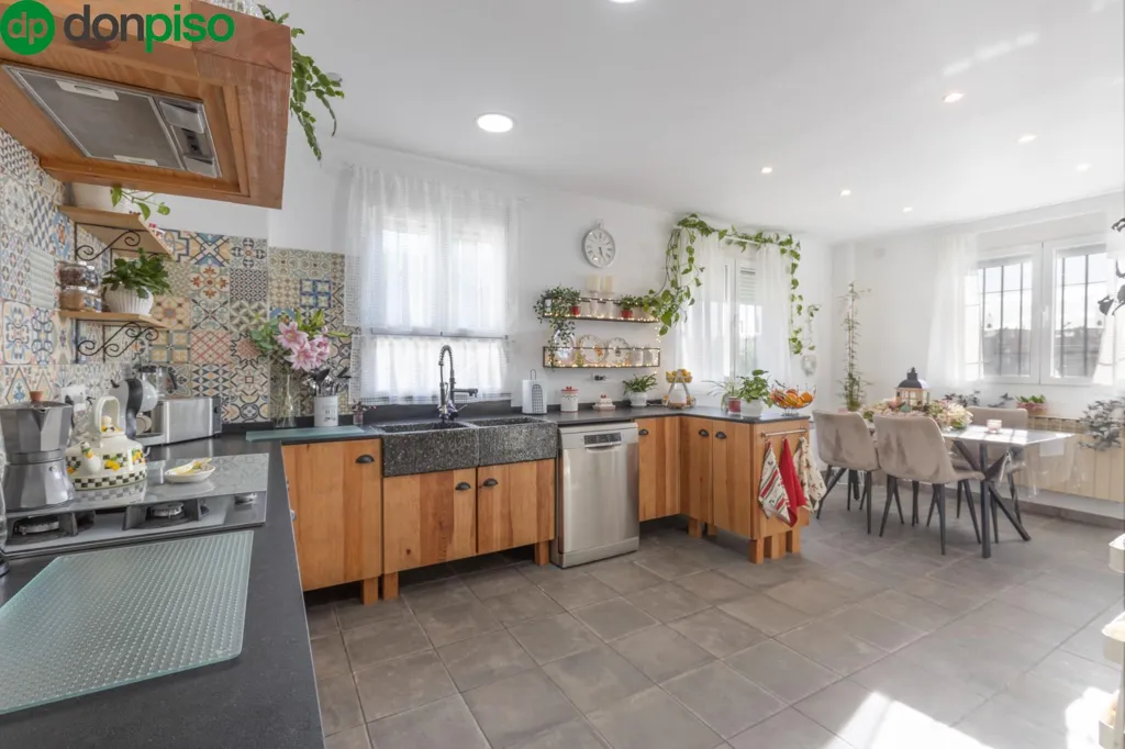 Cuisine - Chalet with Private Pool in Calle del Abedul