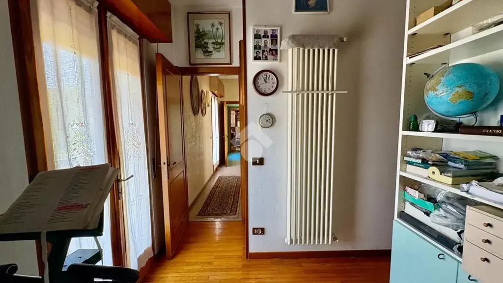 Bureau - Central Bifamily Villa with Terrace in Adro