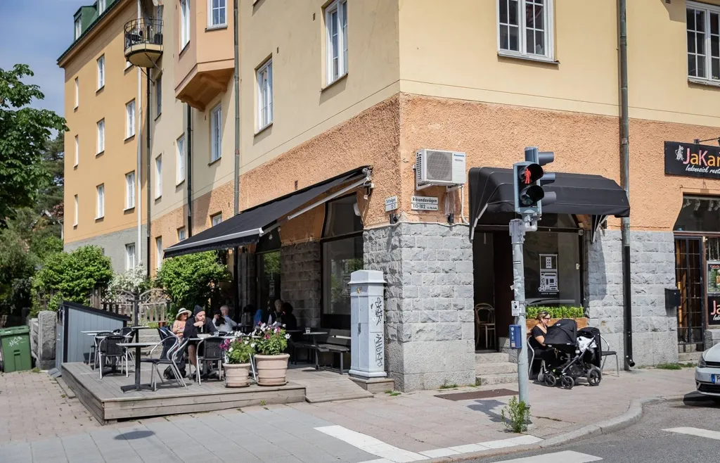 Charming 2-Bedroom Flat with High Location in Råsunda