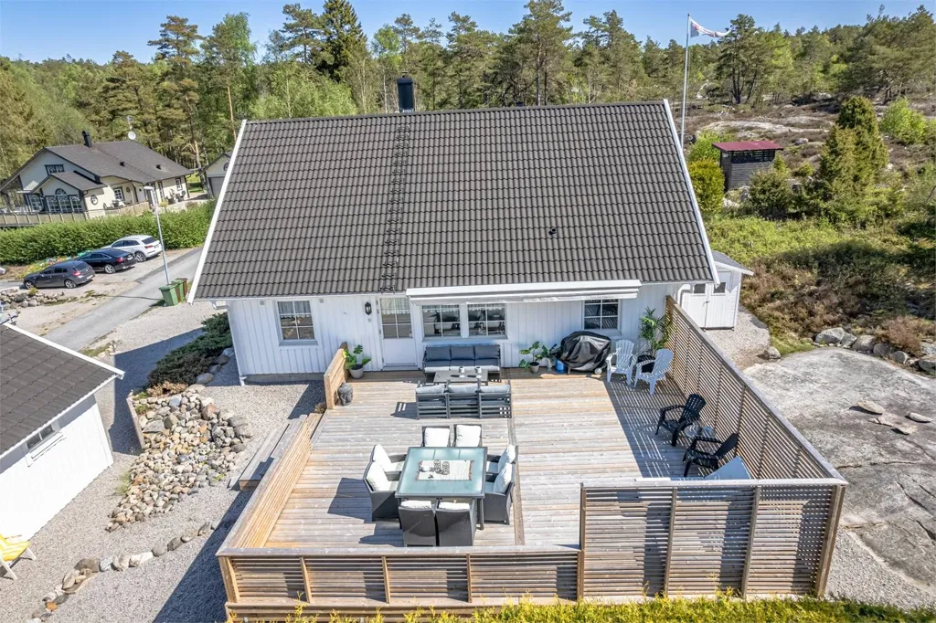 Villa with Garden on Lökholmen