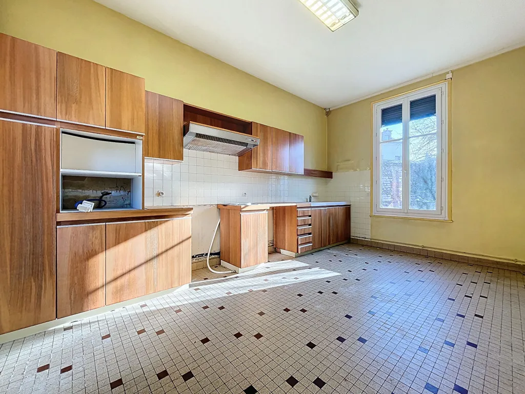 Cuisine - Presbytère à Usage Mixte avec Jardin à Duclair