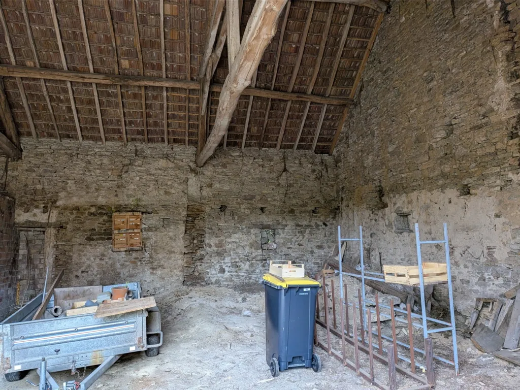Toad - Stone House with Extension Potential in Thoisy-la-Berchère