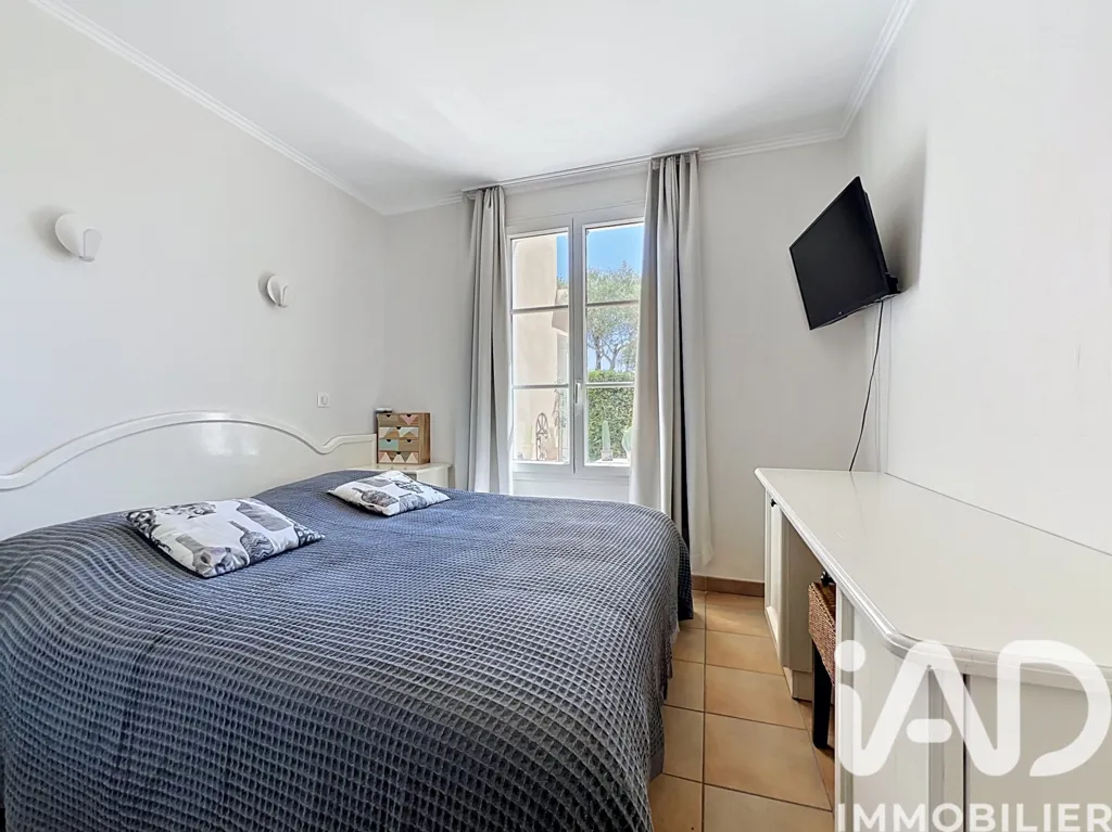Chambres - Appartement en rez-de-jardin avec vue mer à Grimaud