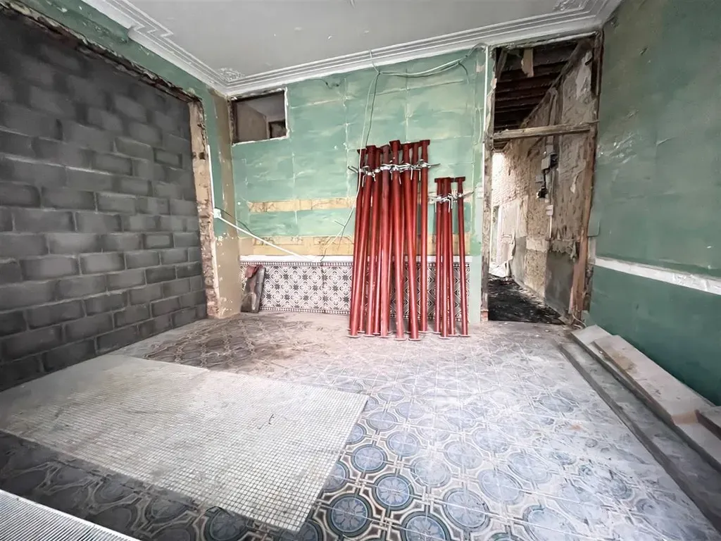 Toad - 3-Faced House Awaiting Renovation in Aulnois