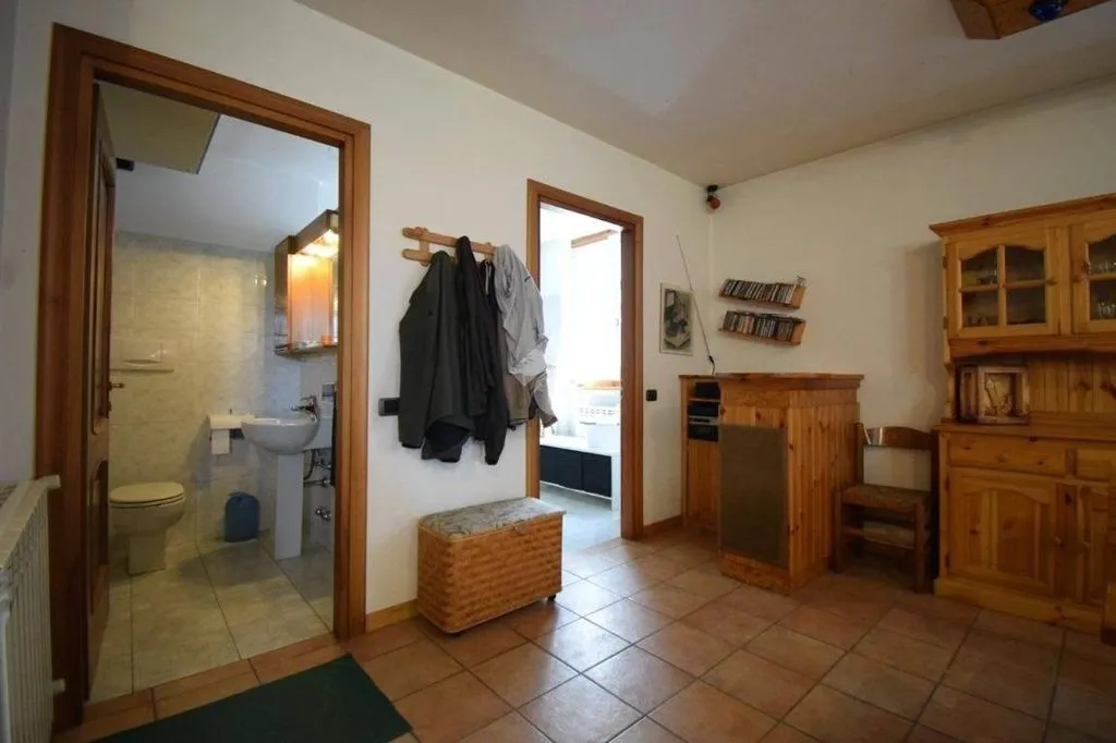 Hallway - Luxury Villa with Private Garden in Brugherio
