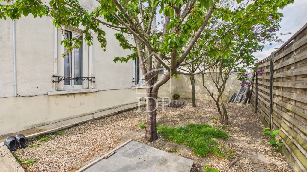 Aed - House with Garden and Outbuilding in Drancy Centre