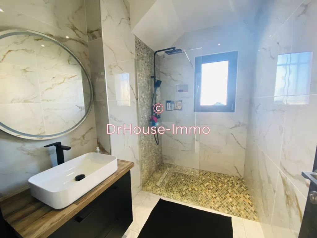 Salles de bain - Villa Moderne avec Piscine à Carcassonne