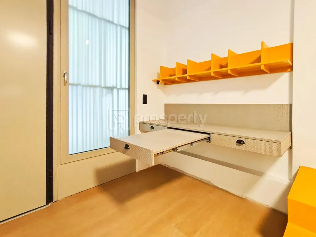 Bureau - Fully Renovated Apartment with City View in Kypseli