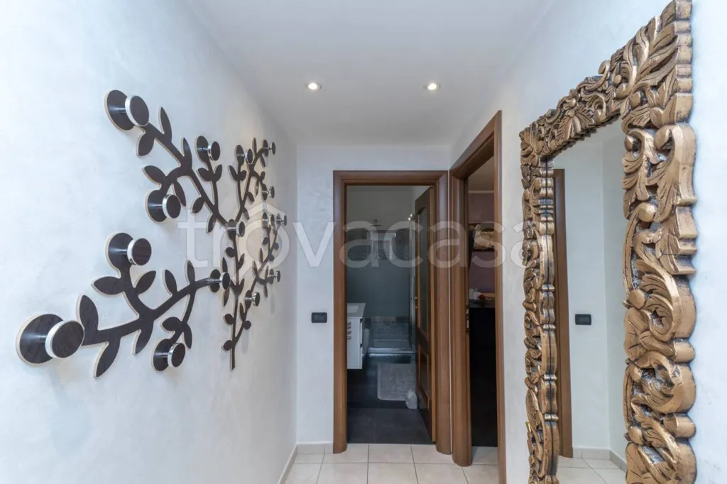 Entrée - Rear-Facing Apartment with Balcony in Turin