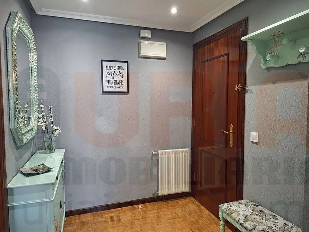 Ingresso - T2 Apartment with Garage in San Lázaro