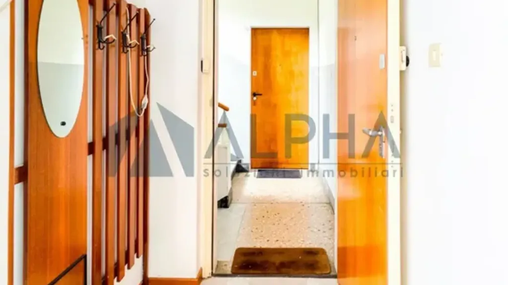Hallway - Three-Bedroom Apartment with Balcony in Forlì
