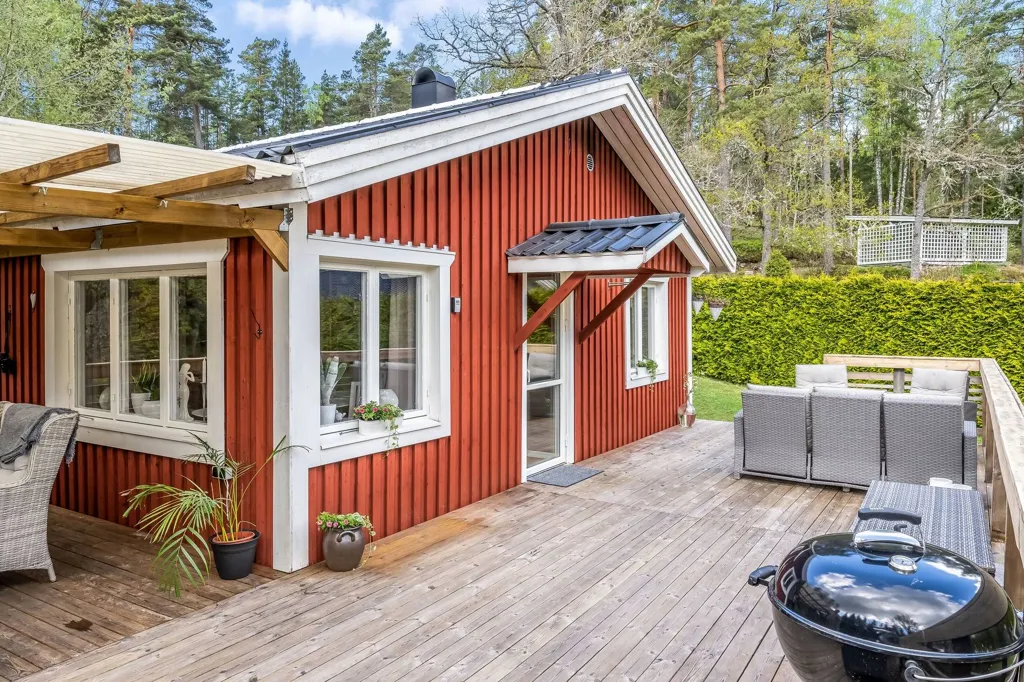 Terrass - Charming Cottage with Garden in Norrköping