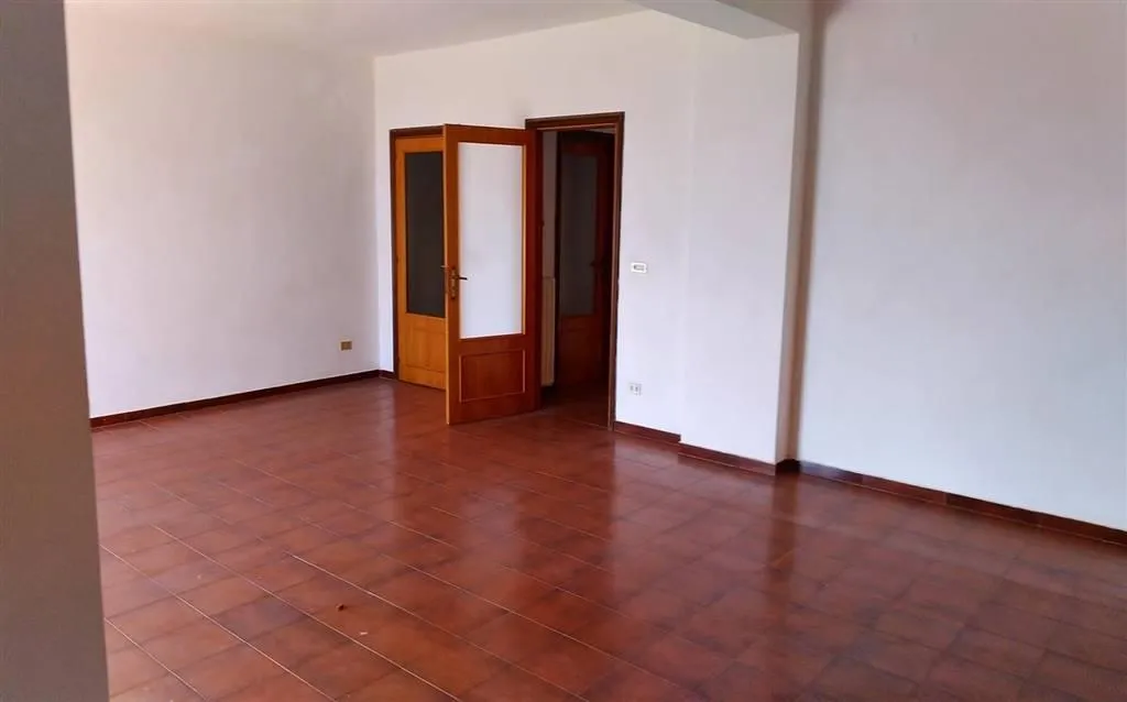 Pièces - Spacious Apartment with Balcony in Castrolibero