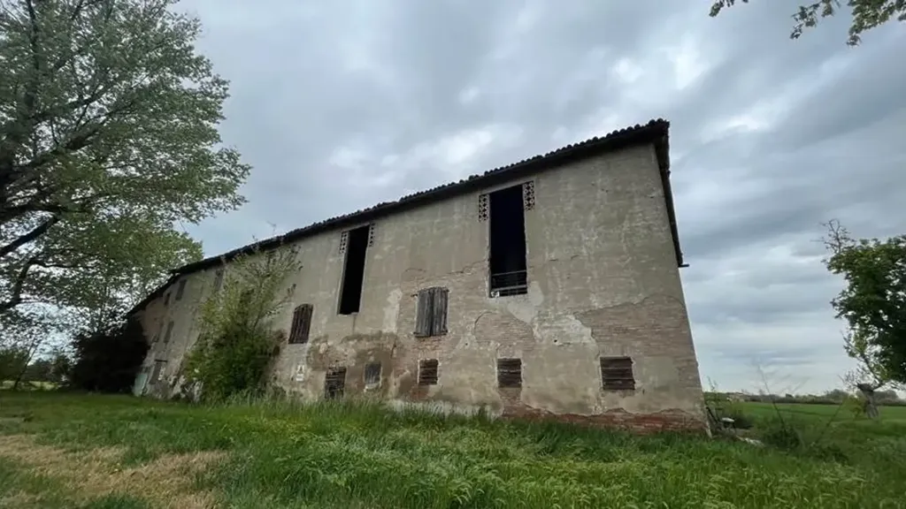 Välivaade - Rustic Farmhouse with Barn in Carpi